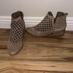 Crown vintage block heel hootie